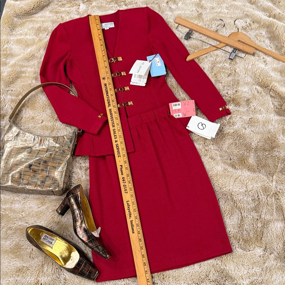 NWT St. JOHN Two Piece Suit Jacket 2 Skirt 6 ~ Red w/Gold Hardware Santana Knit - Picture 17 of 17